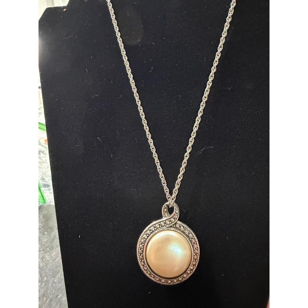 Vintage Avon Faux Pearl Marcasite Look Silver Tone Pendant Necklace 1980s 1990s